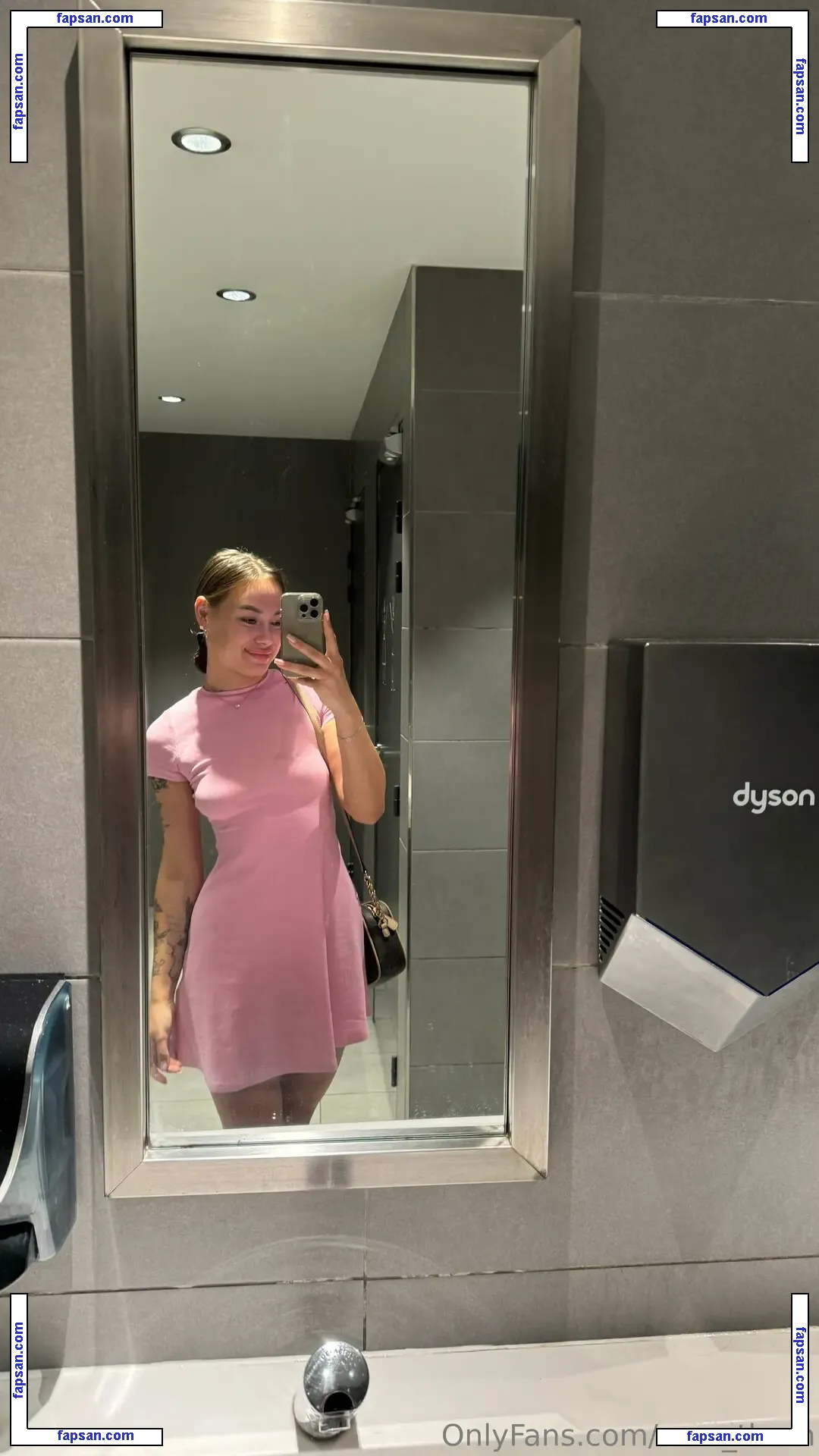 sara_thorn nude photo #0001 from OnlyFans