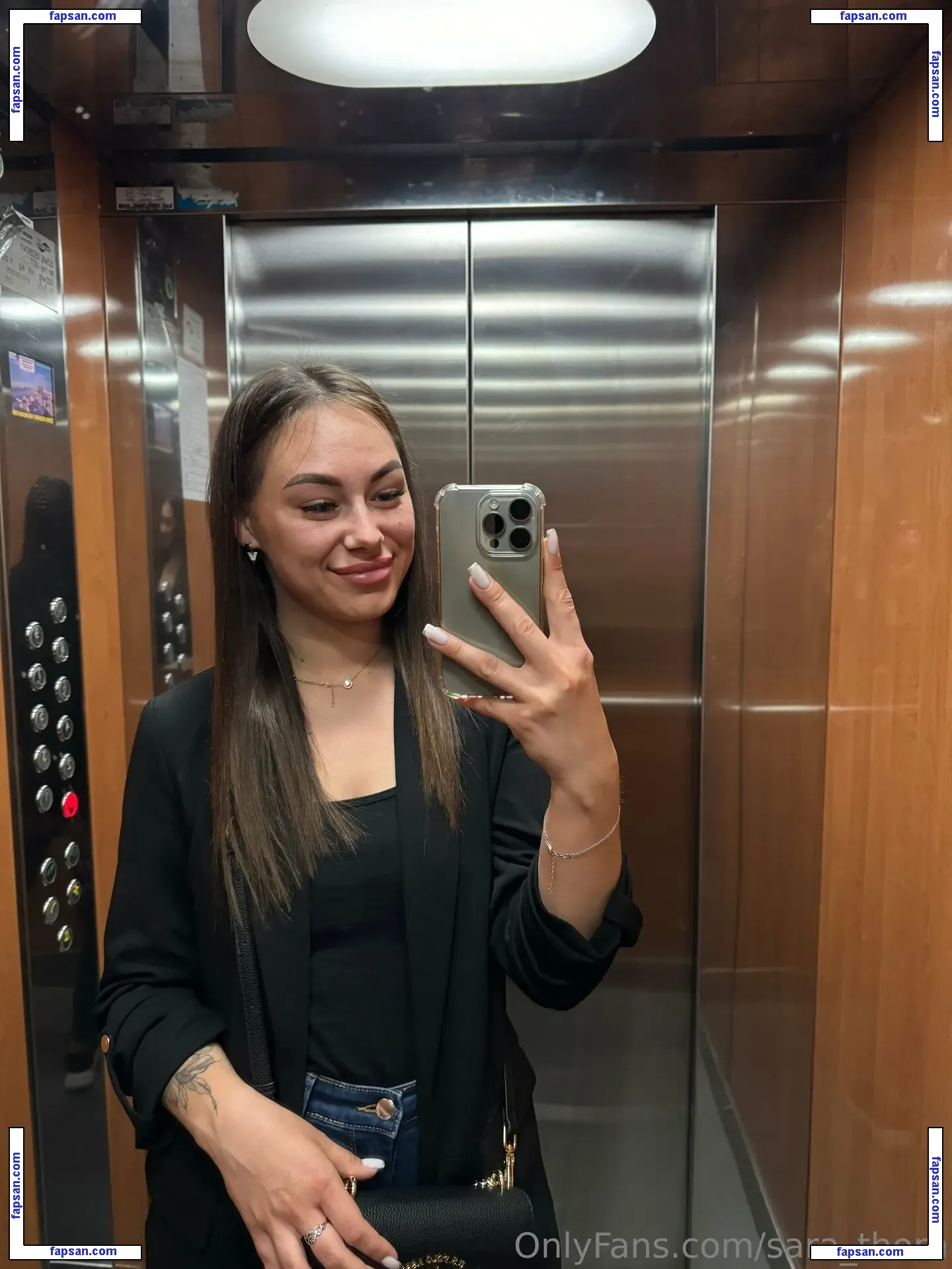 sara_thorn nude photo #0002 from OnlyFans