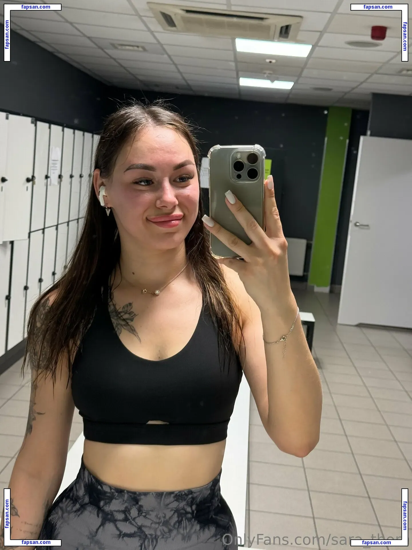 sara_thorn nude photo #0019 from OnlyFans