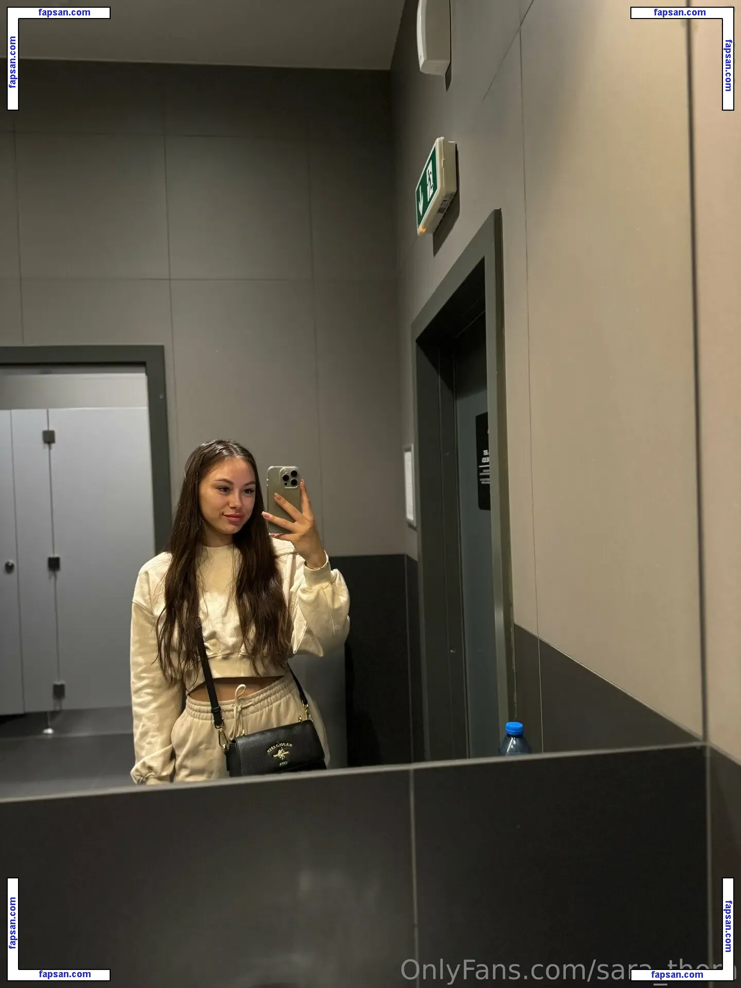 sara_thorn nude photo #0020 from OnlyFans