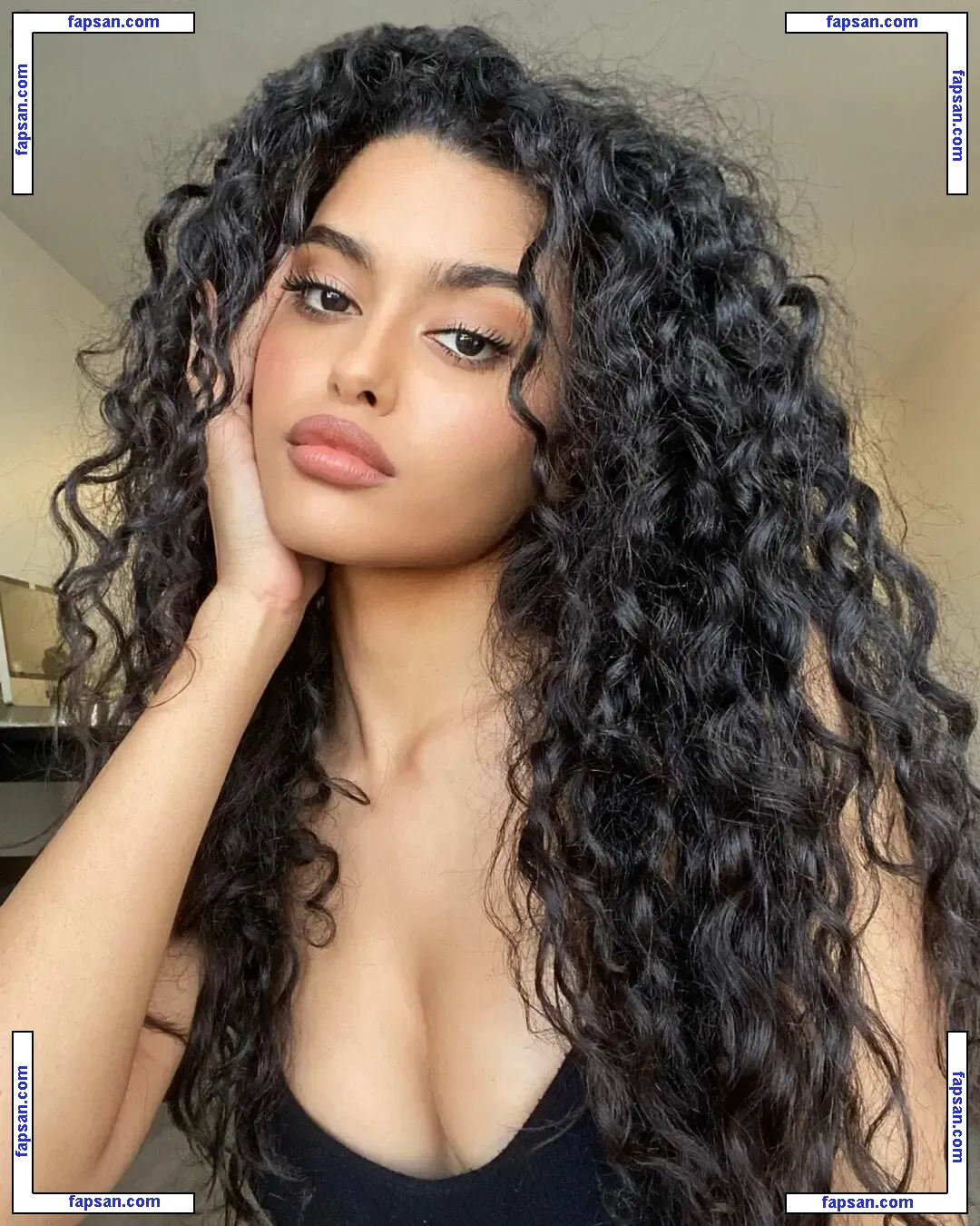 saraahamadeh голая фото #0003 с Онлифанс