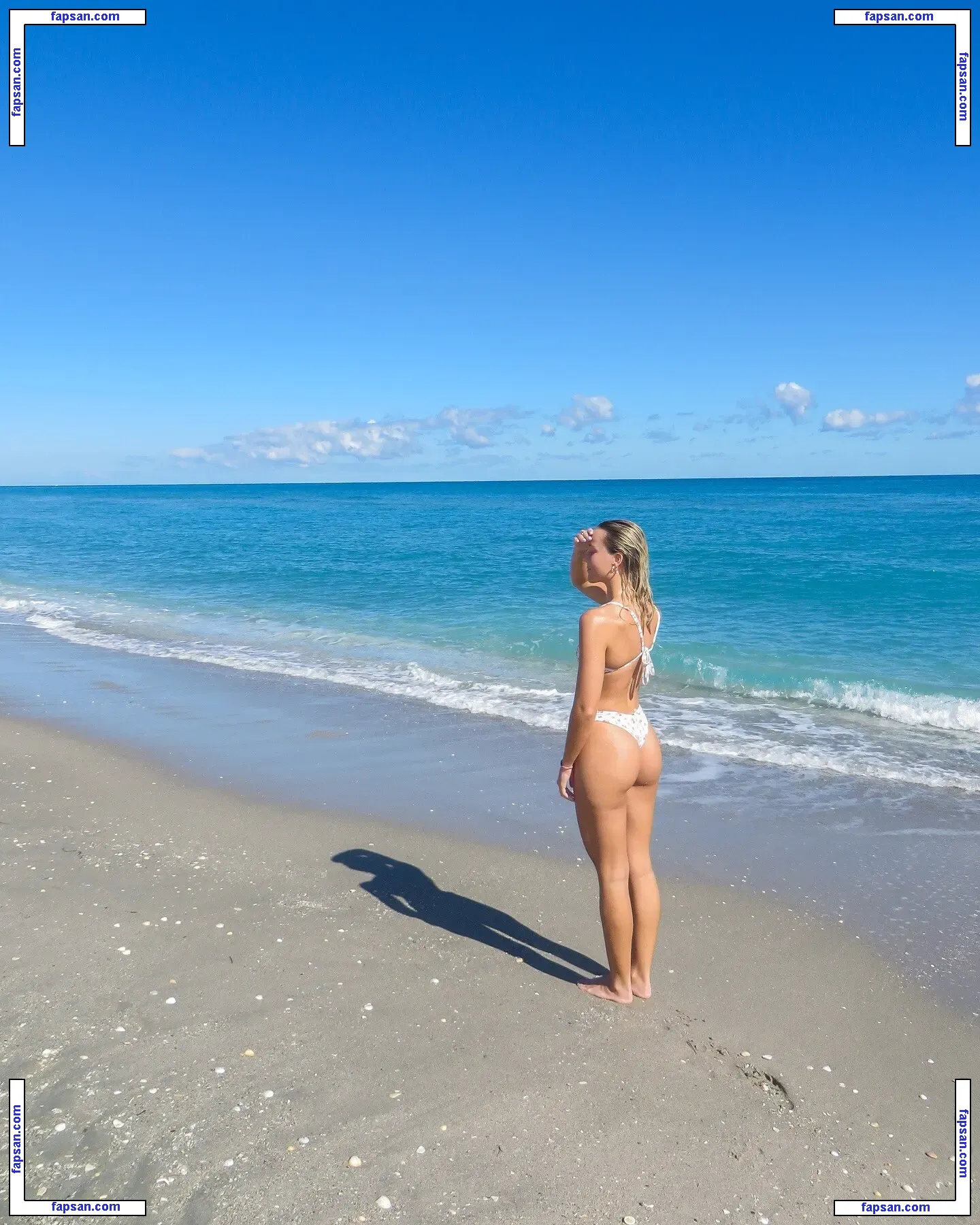 Sarah Abbott nude photo #0017 from OnlyFans