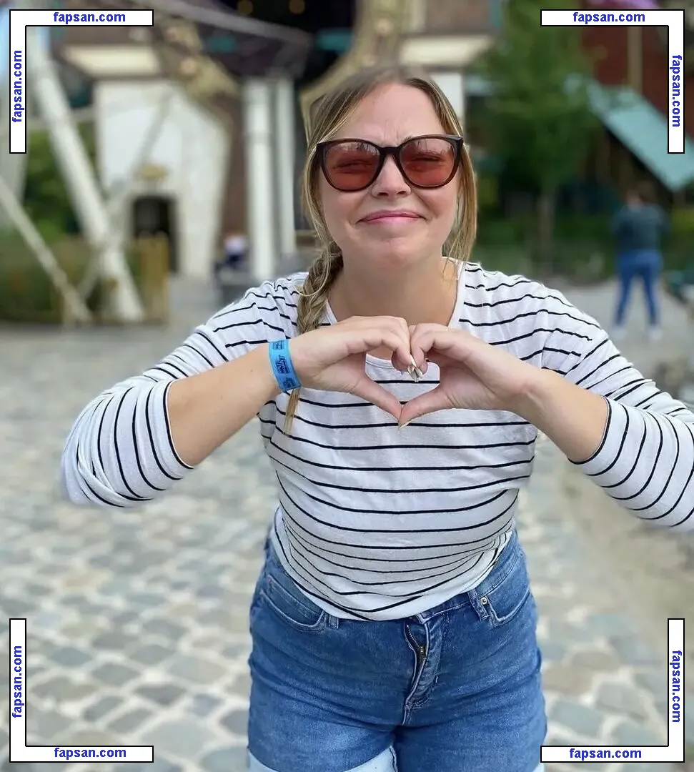 Sarah Anderson nude photo #0019 from OnlyFans