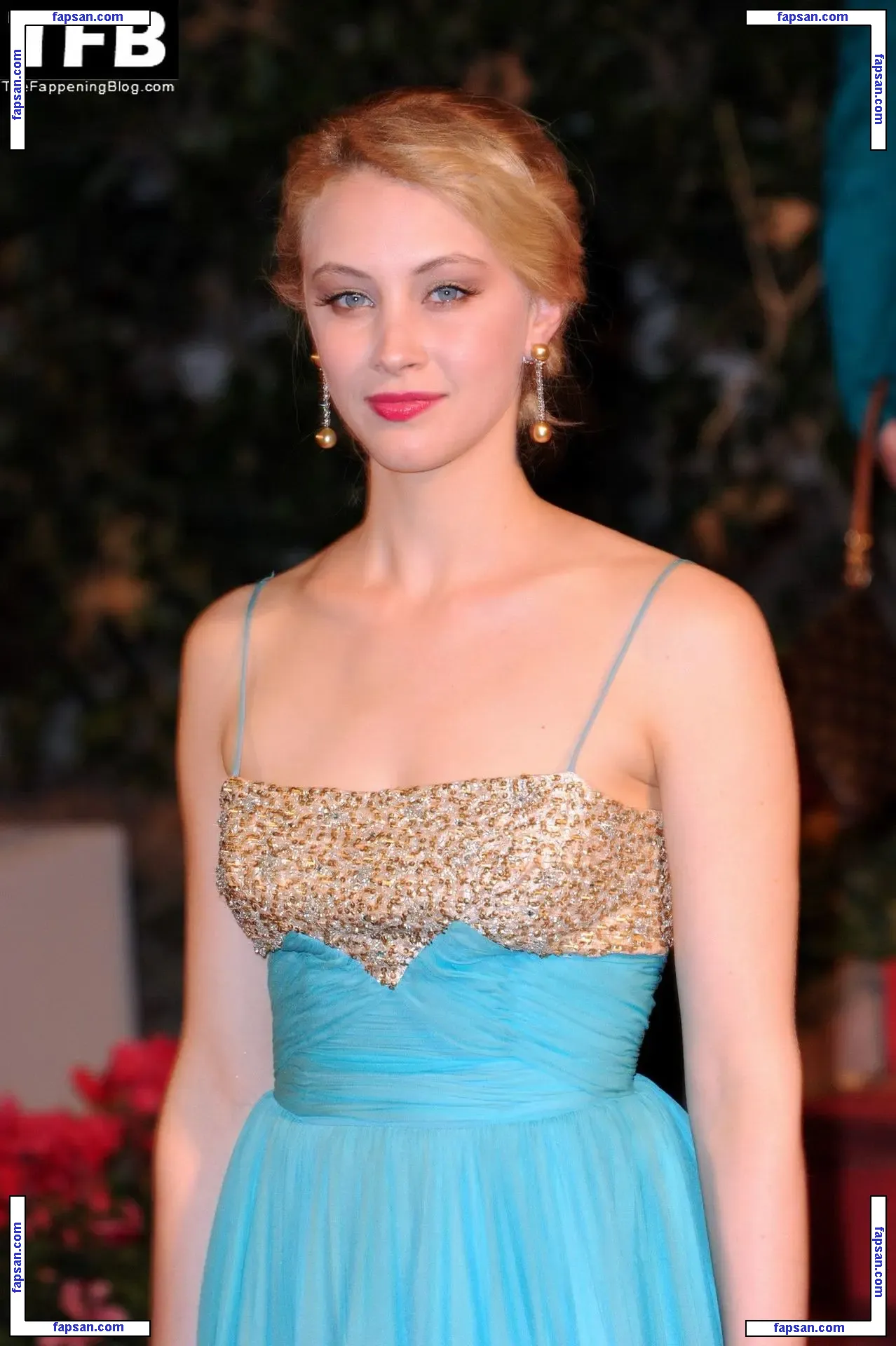 Sarah Gadon / sarahgadon голая фото #0109 с Онлифанс