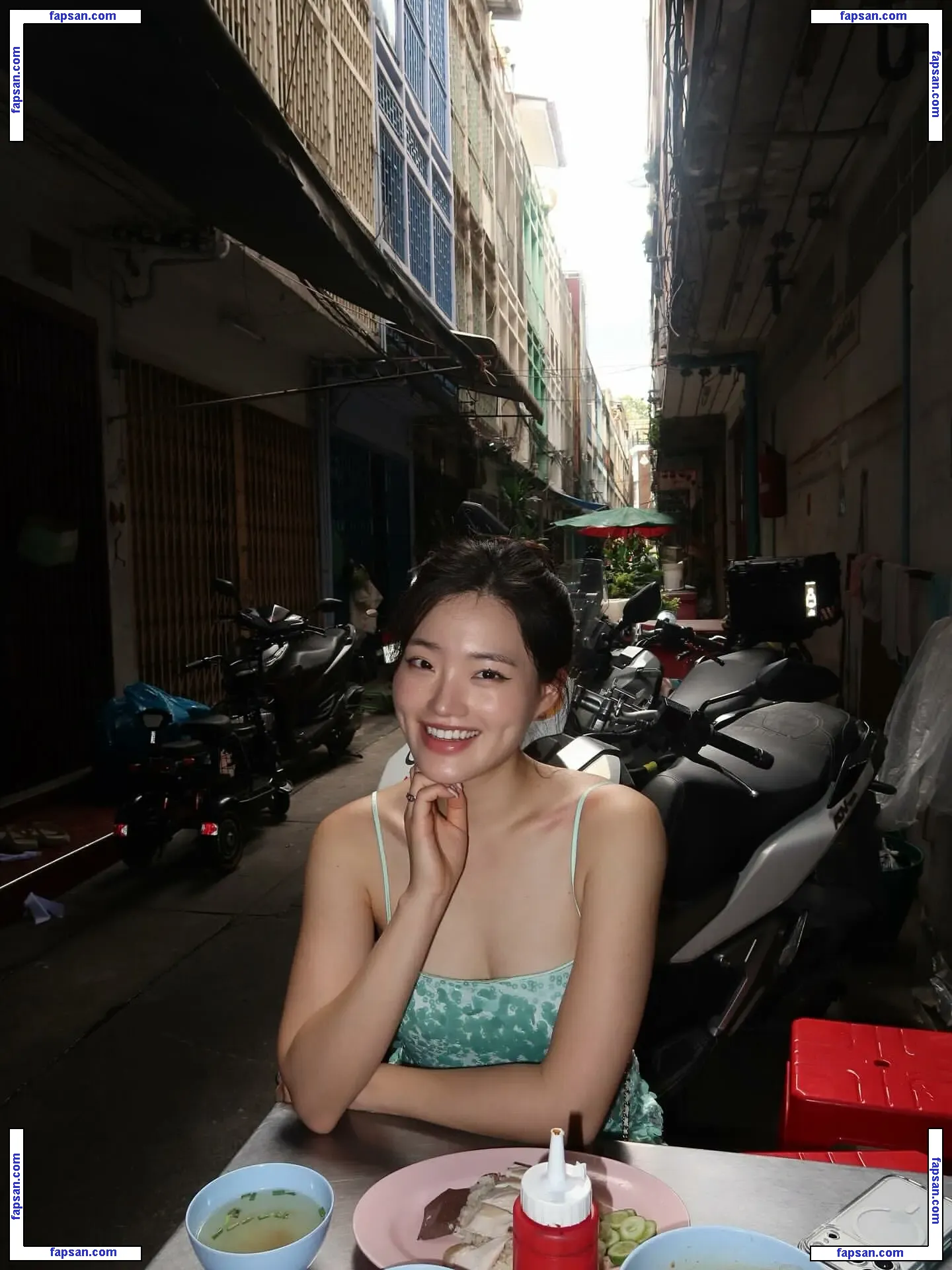 Sarah Hwang nude photo #0022 from OnlyFans