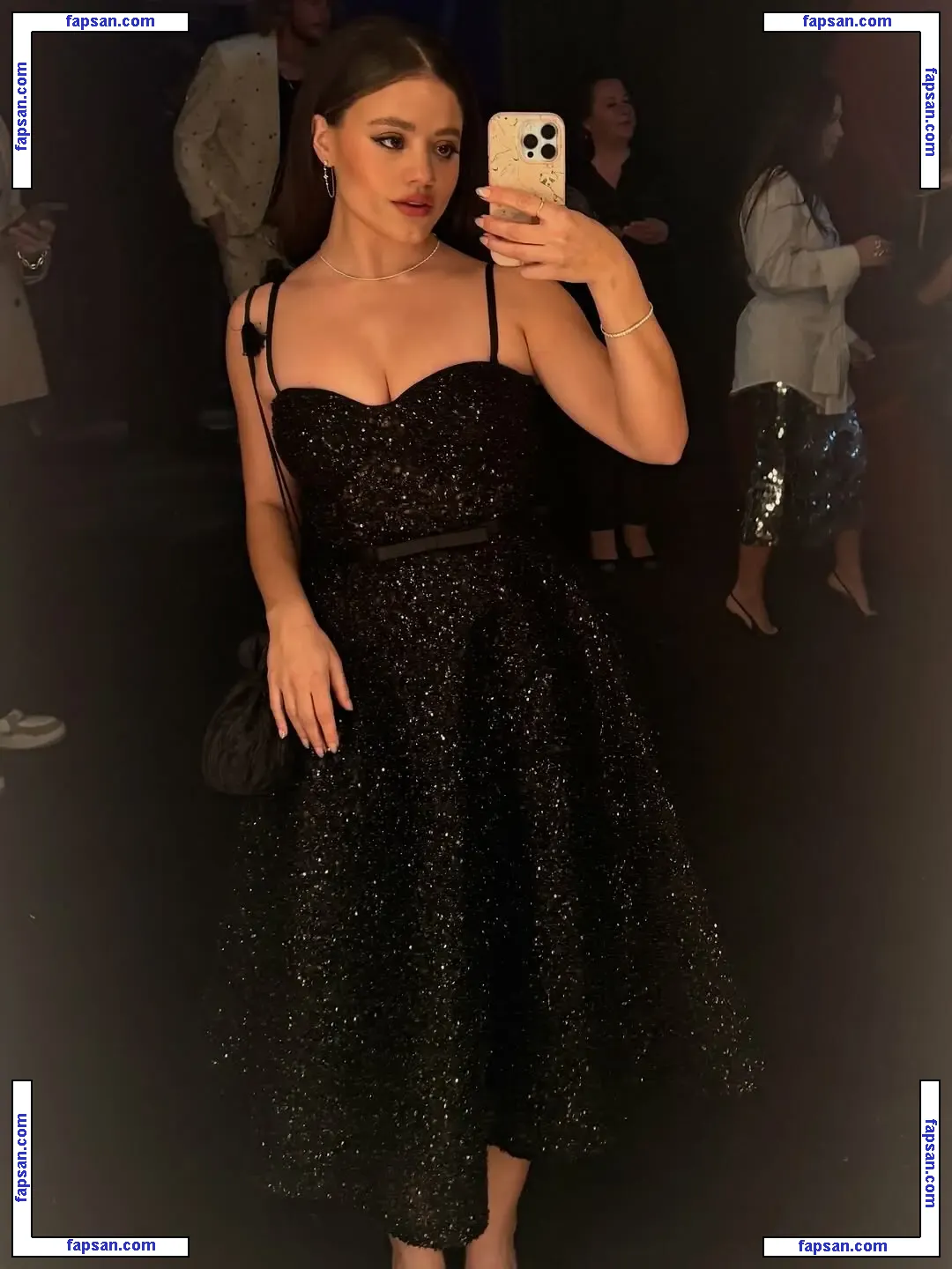 Sarah Jeffery голая фото #0110 с Онлифанс