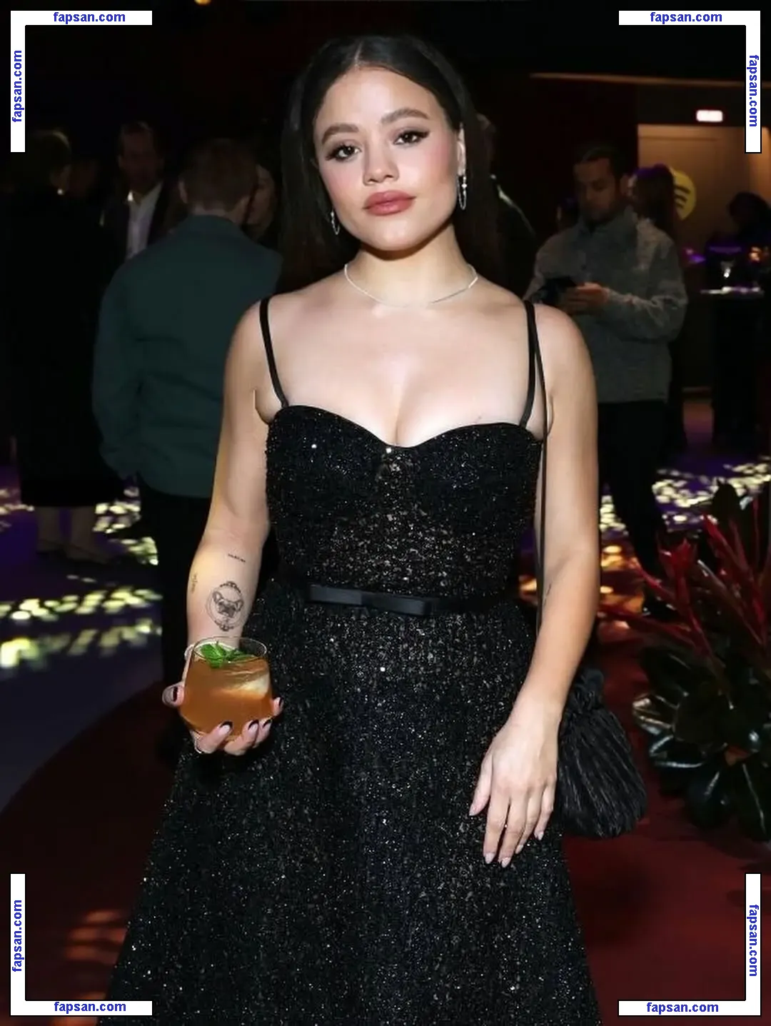 Sarah Jeffery голая фото #0112 с Онлифанс