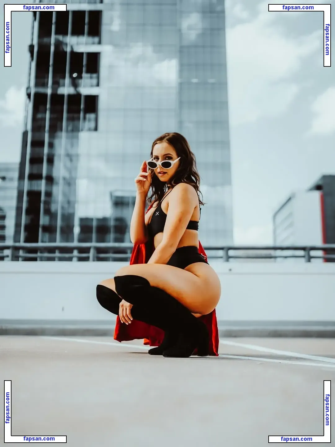 Sarah Senecal голая фото #0155 с Онлифанс