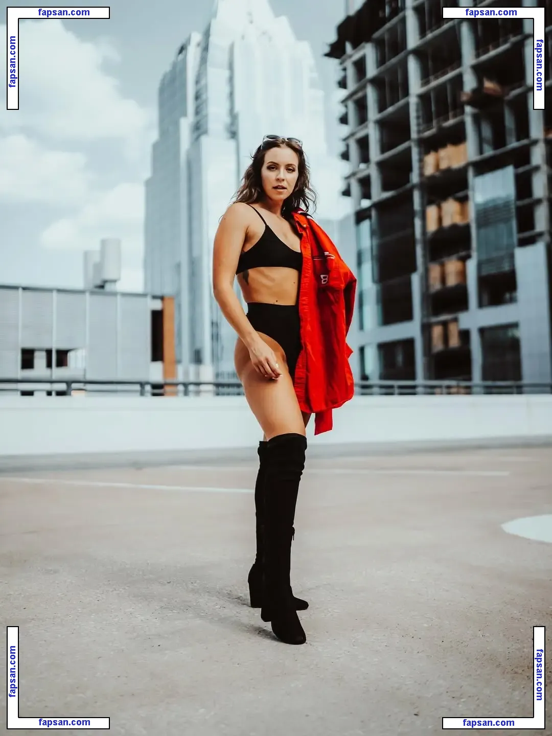 Sarah Senecal голая фото #0159 с Онлифанс