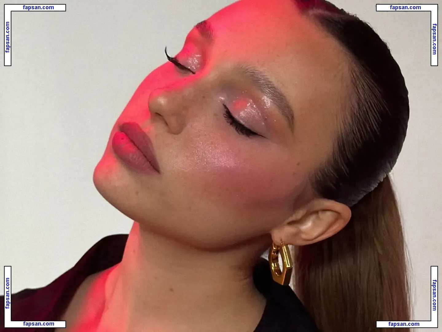 Sarah Toscano голая фото #0009 с Онлифанс