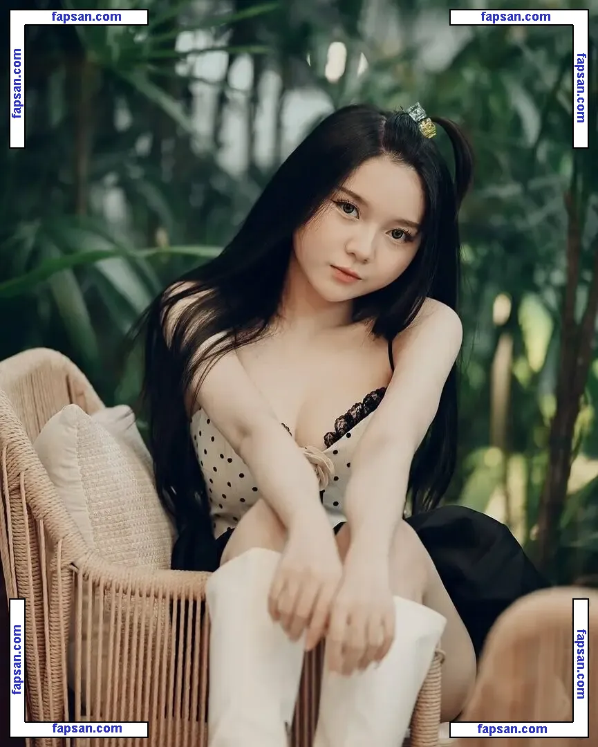 Sarah Viloid nude photo #0002 from OnlyFans