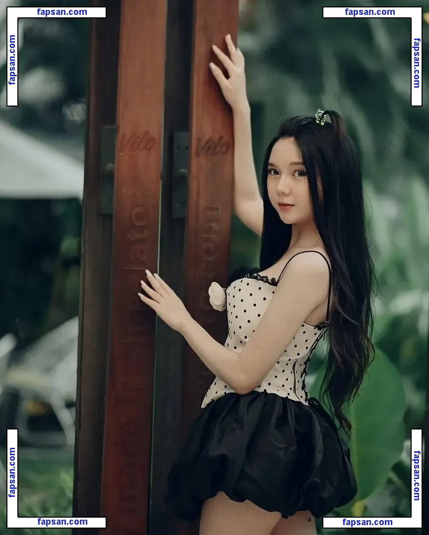 Sarah Viloid nude photo #0003 from OnlyFans