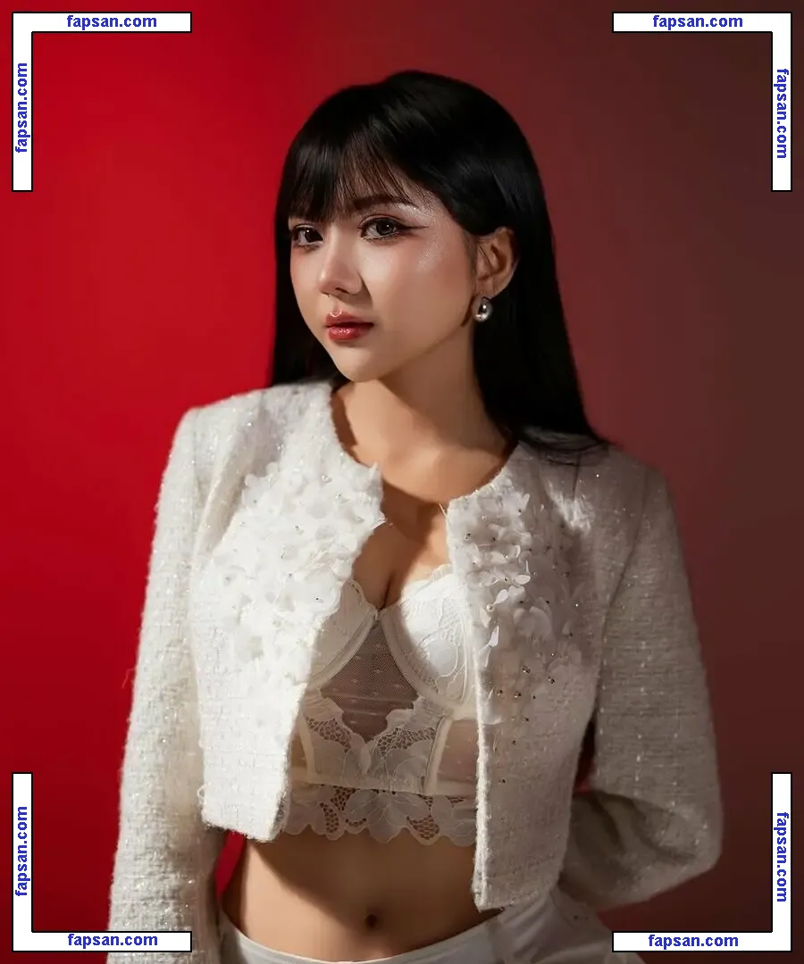 Sarah Viloid nude photo #0007 from OnlyFans