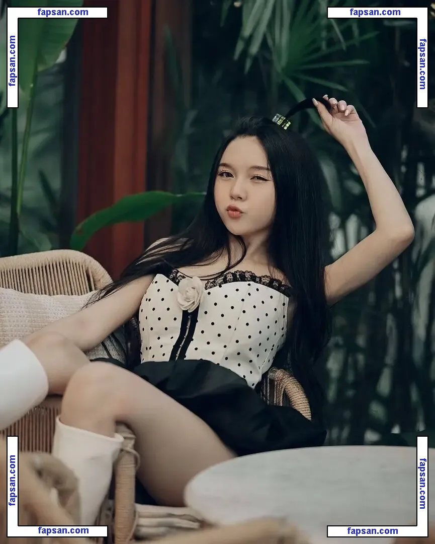 Sarah Viloid nude photo #0011 from OnlyFans