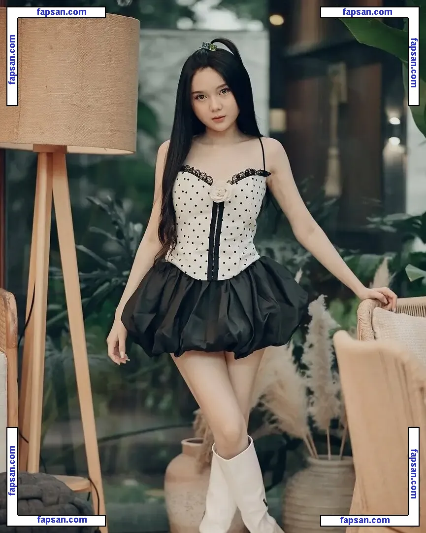 Sarah Viloid nude photo #0012 from OnlyFans