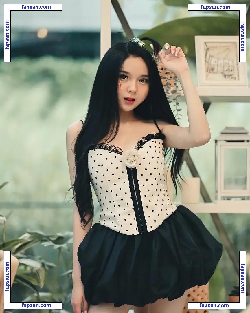 Sarah Viloid nude photo #0013 from OnlyFans