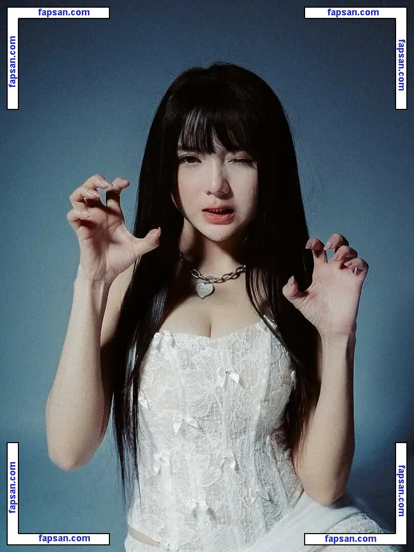 Sarah Viloid nude photo #0016 from OnlyFans