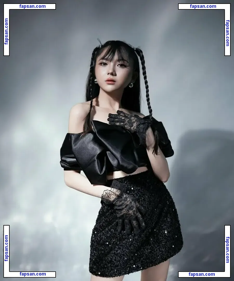 Sarah Viloid nude photo #0018 from OnlyFans