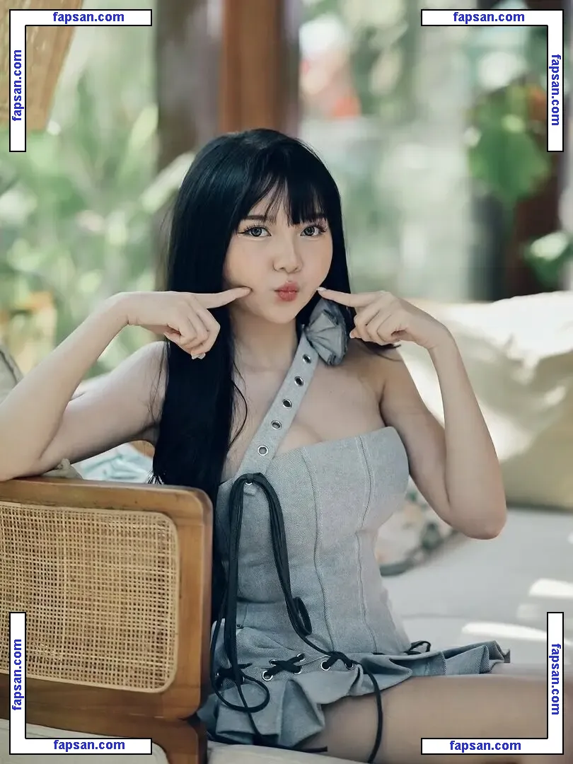 Sarah Viloid nude photo #0019 from OnlyFans