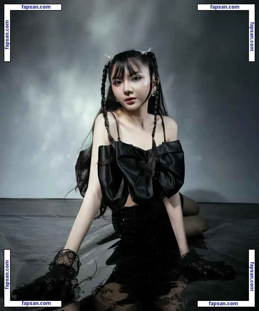 Sarah Viloid nude photo #0023 from OnlyFans