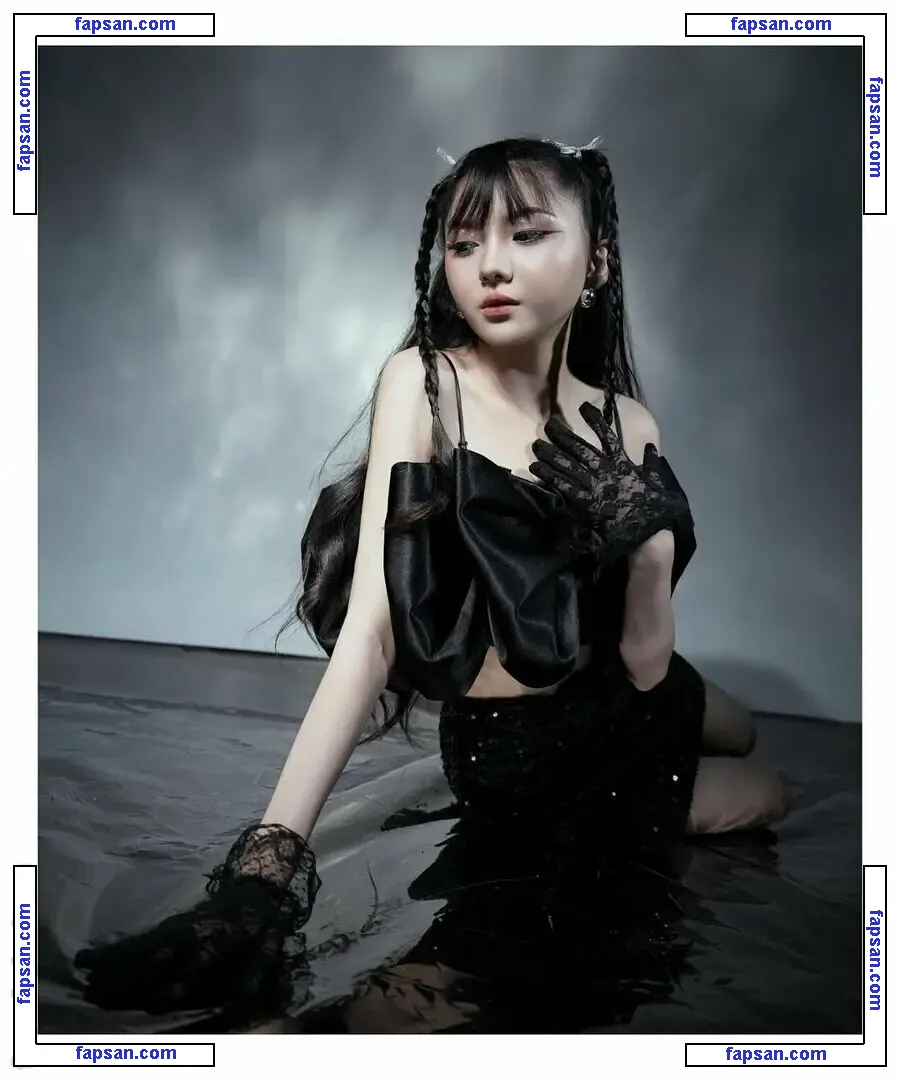 Sarah Viloid nude photo #0026 from OnlyFans