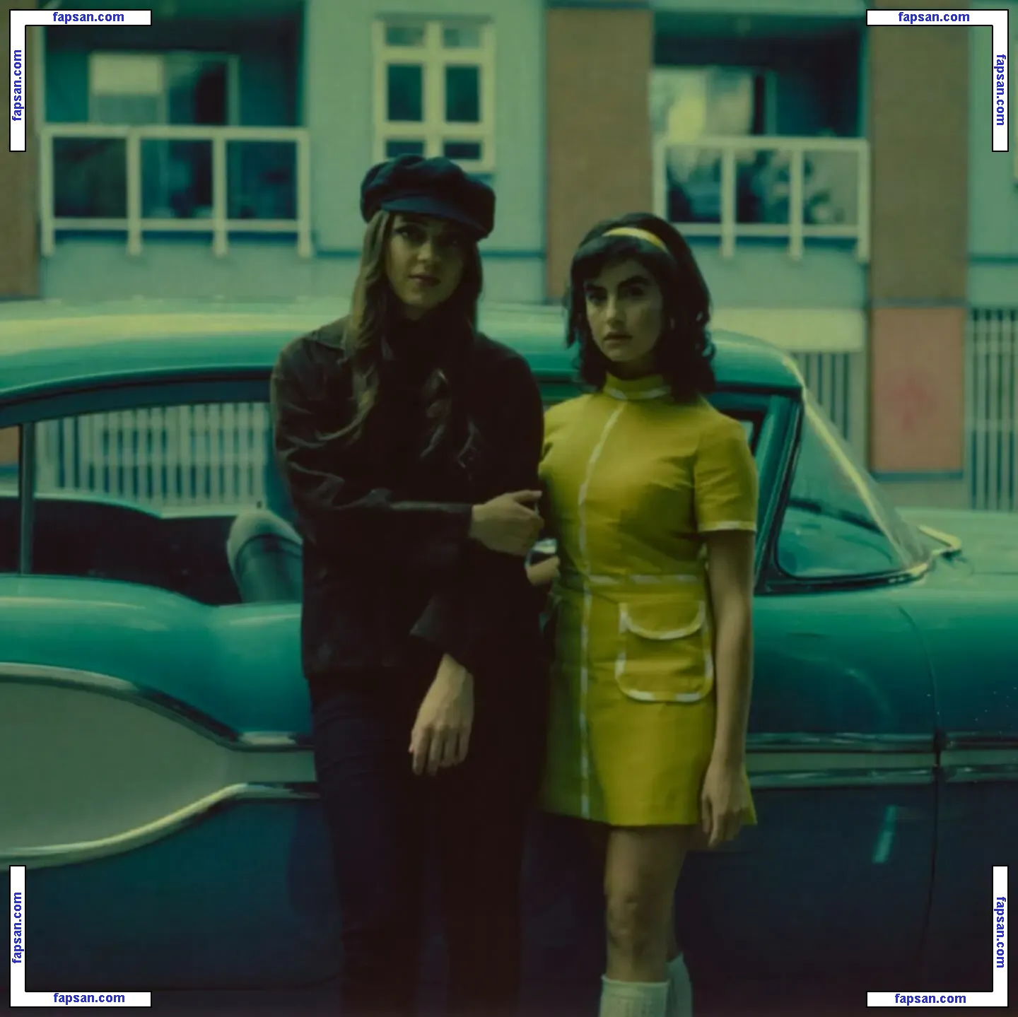 Sarah Yarkin голая фото #0001 с Онлифанс