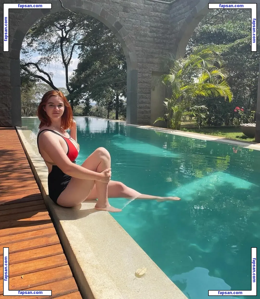 Sarah Z nude photo #0032 from OnlyFans