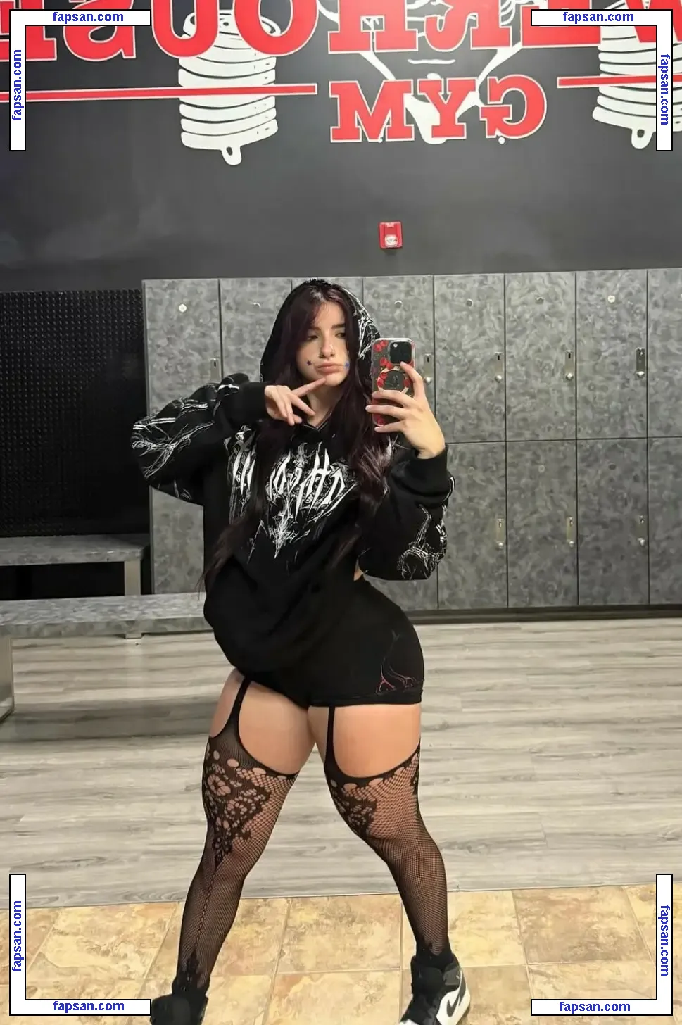 Sarahhsquatss голая фото #0003 с Онлифанс