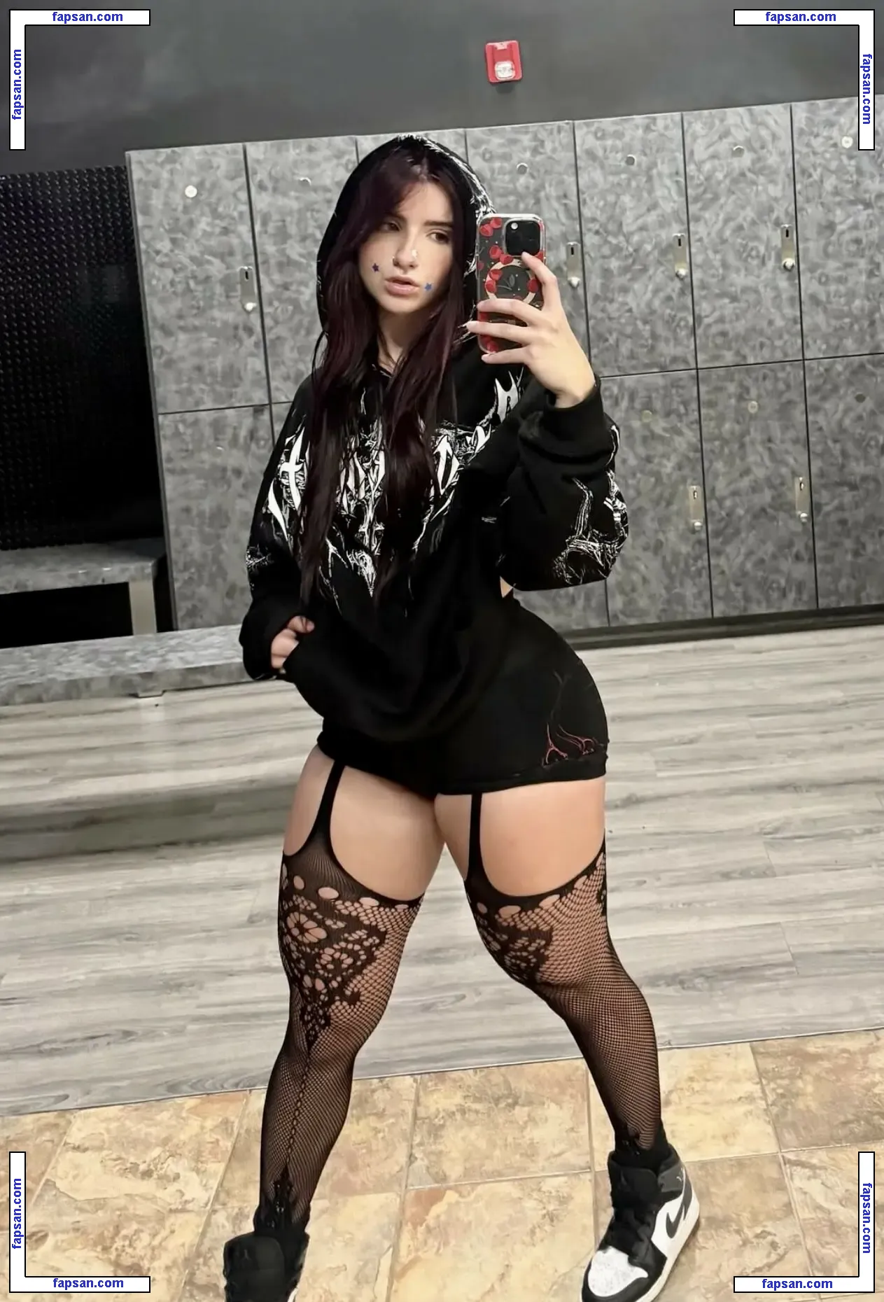 Sarahhsquatss голая фото #0004 с Онлифанс