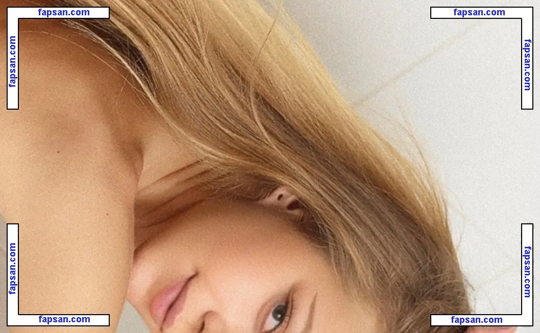 sarahisizzu nude photo #0031 from OnlyFans