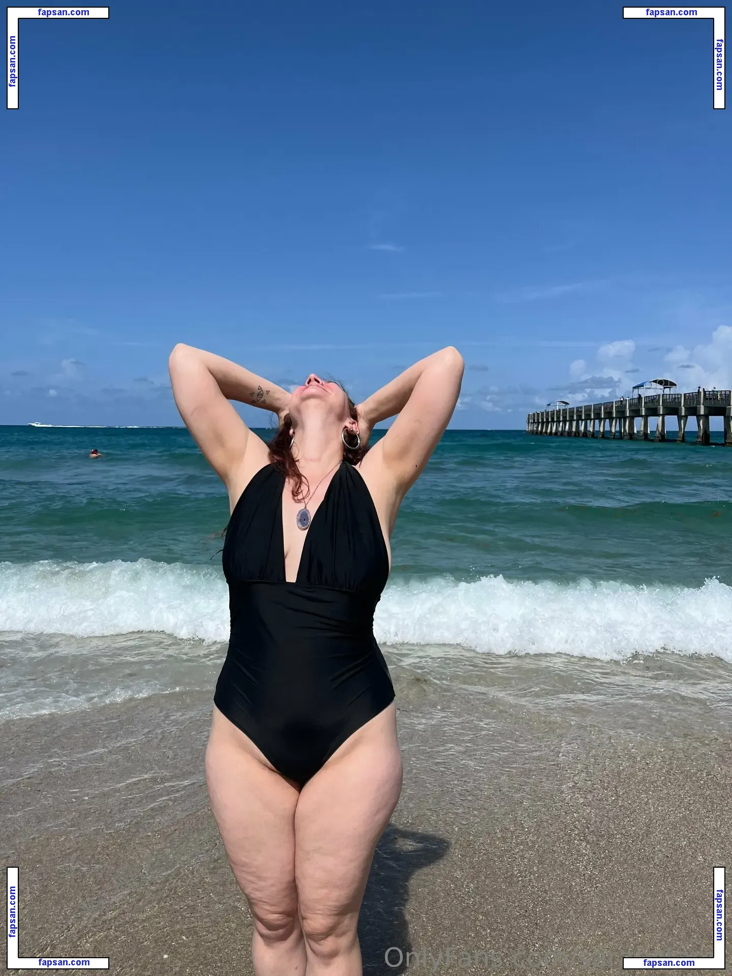 sarahstarot nude photo #0003 from OnlyFans