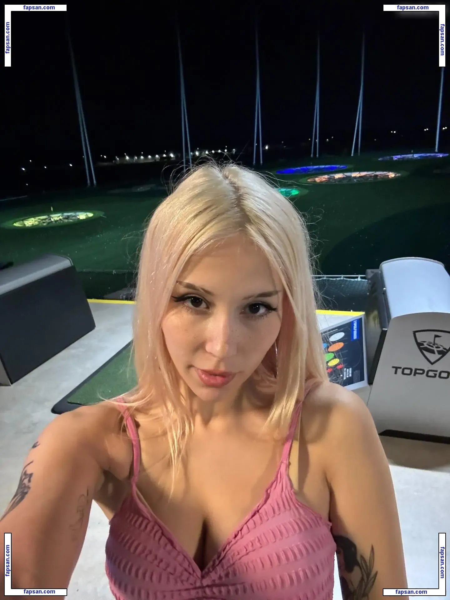 Sarahtoninx9_ nude photo #0038 from OnlyFans