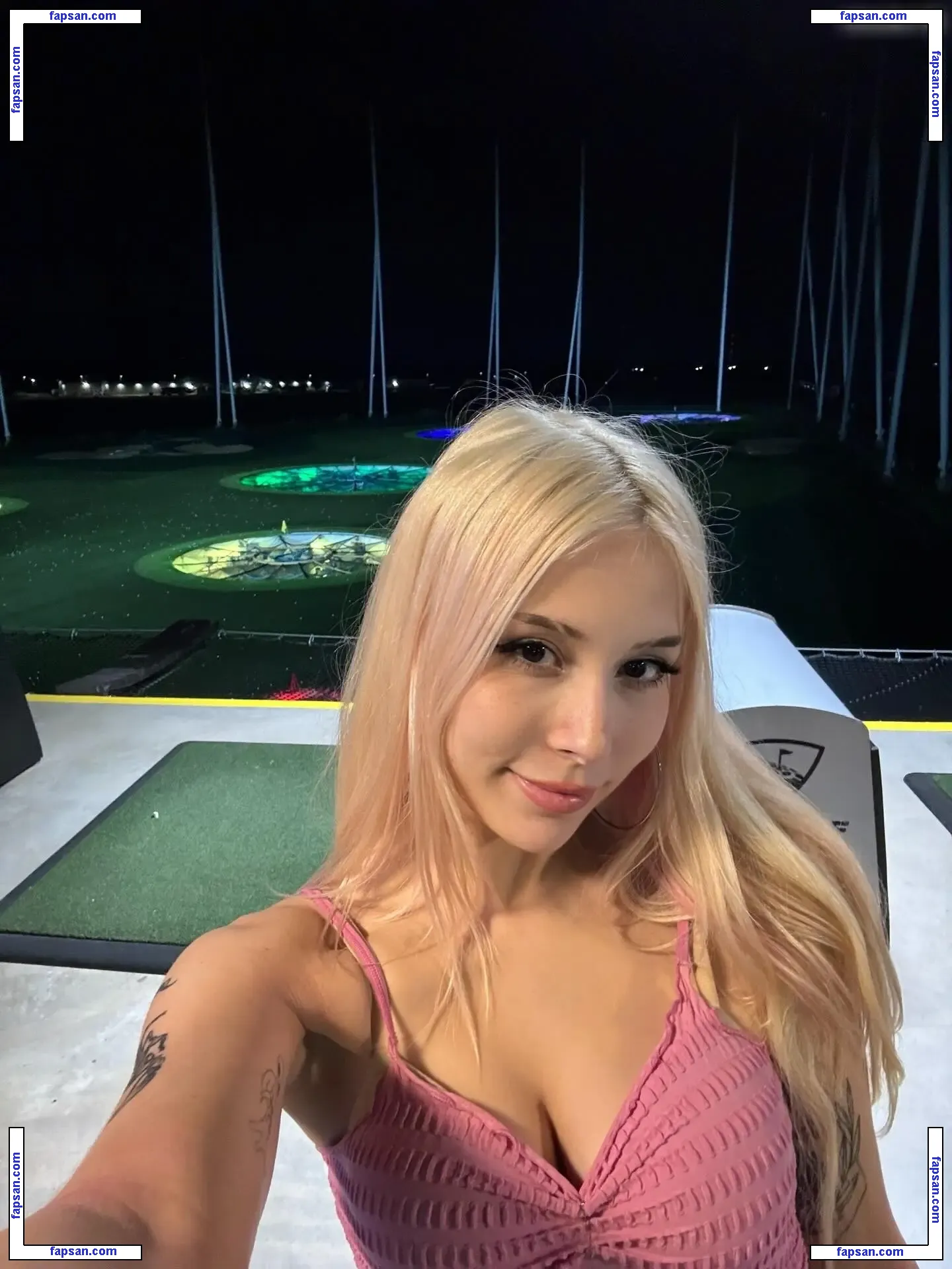 Sarahtoninx9_ nude photo #0040 from OnlyFans