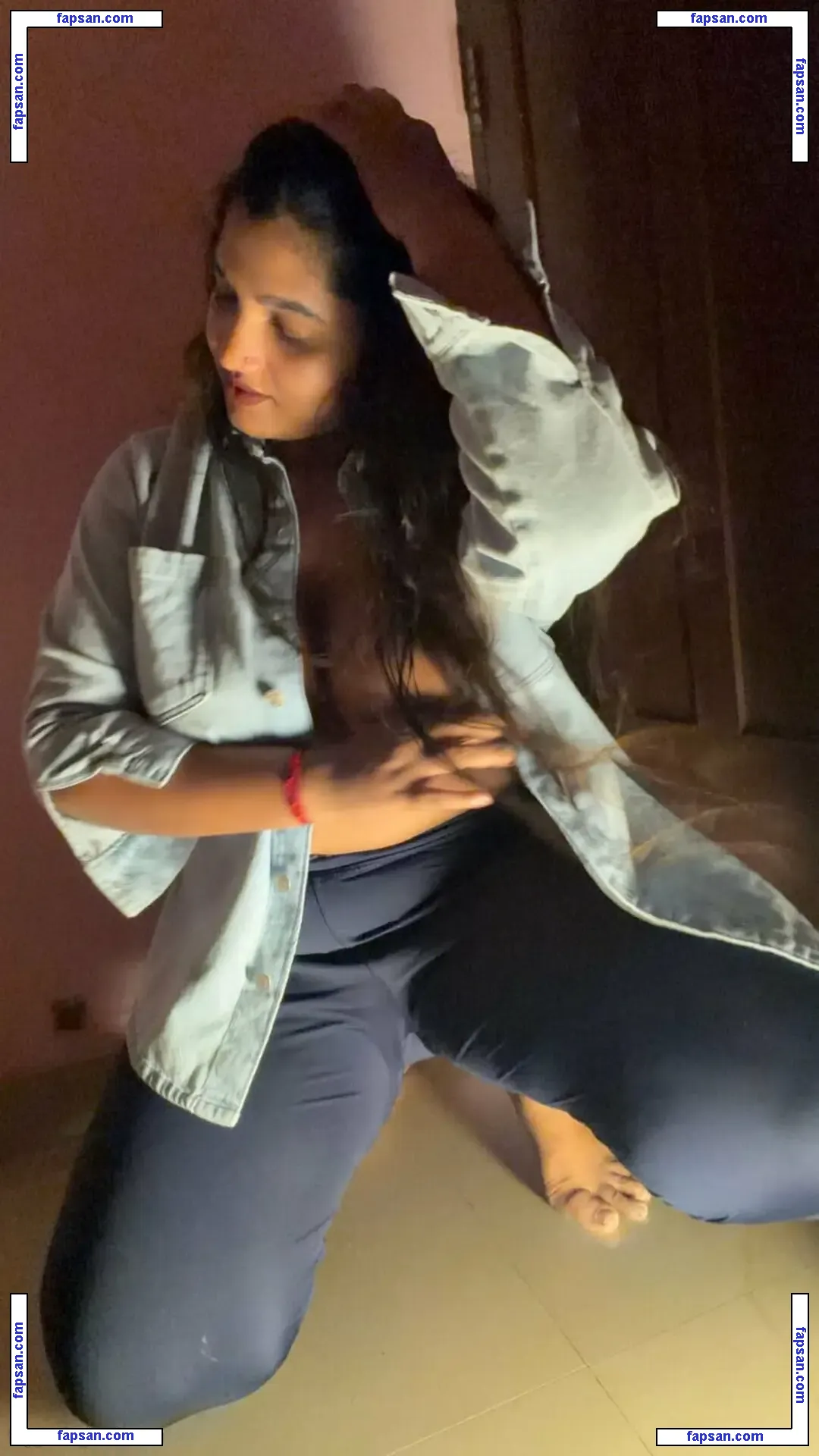 Saranya Santhosh голая фото #0004 с Онлифанс