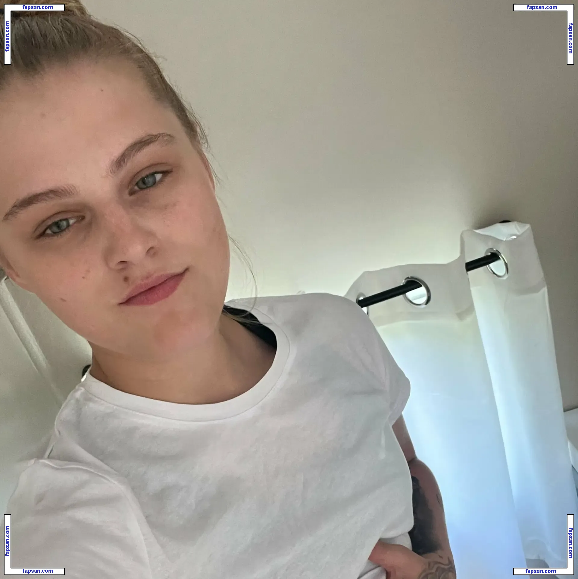 Saras_wood голая фото #0002 с Онлифанс