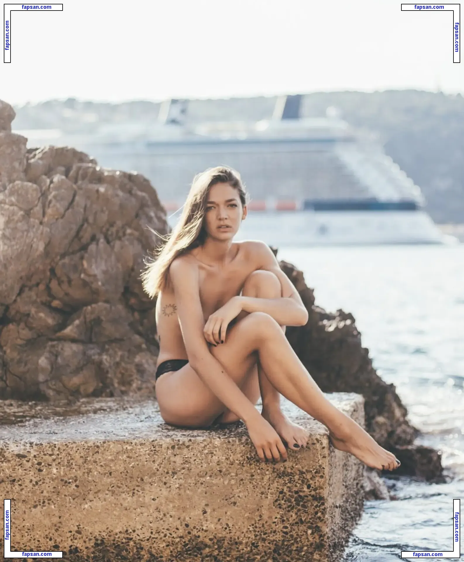 Sarattaque голая фото #0006 с Онлифанс