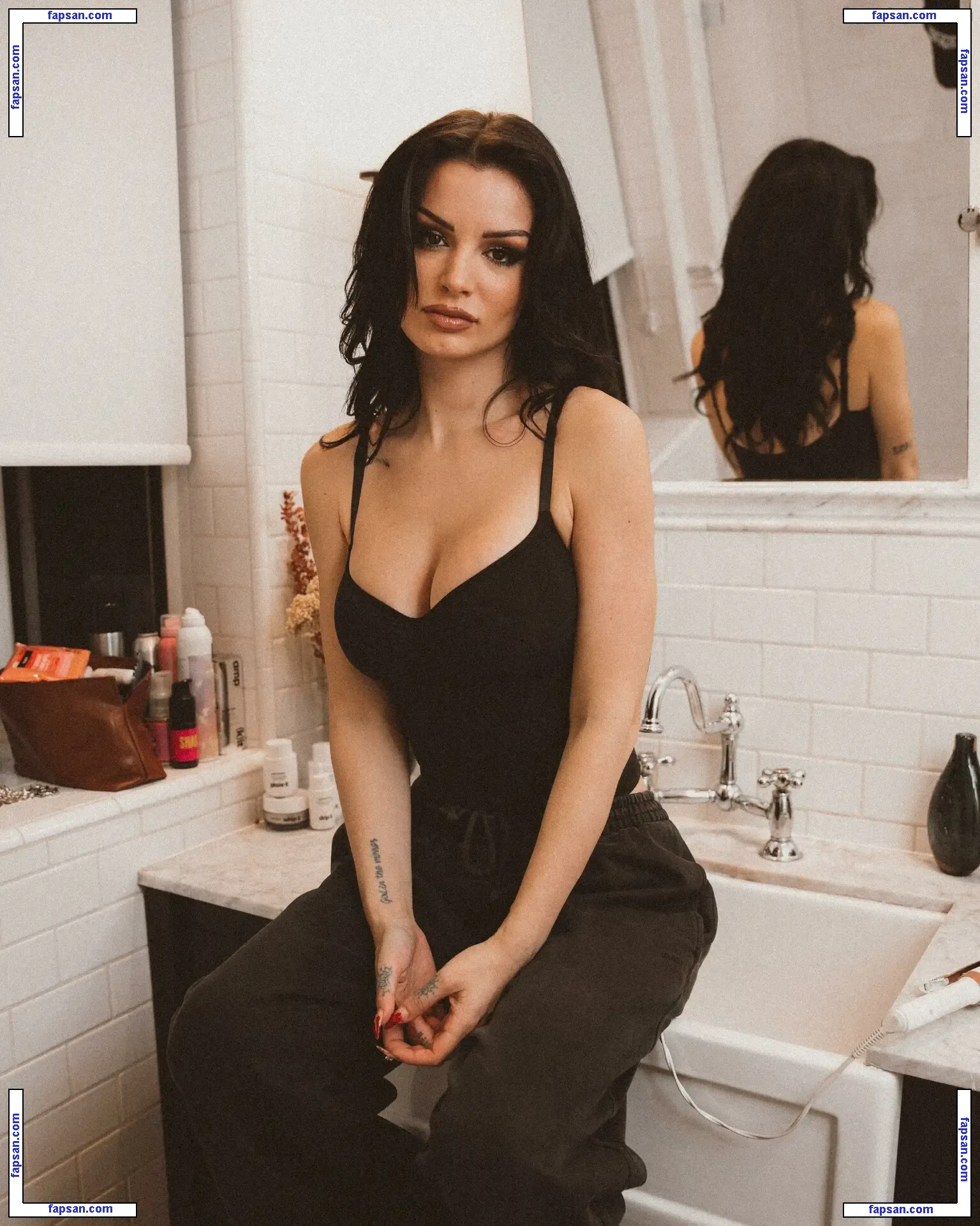 Saraya Bevis nude photo #0199 from OnlyFans