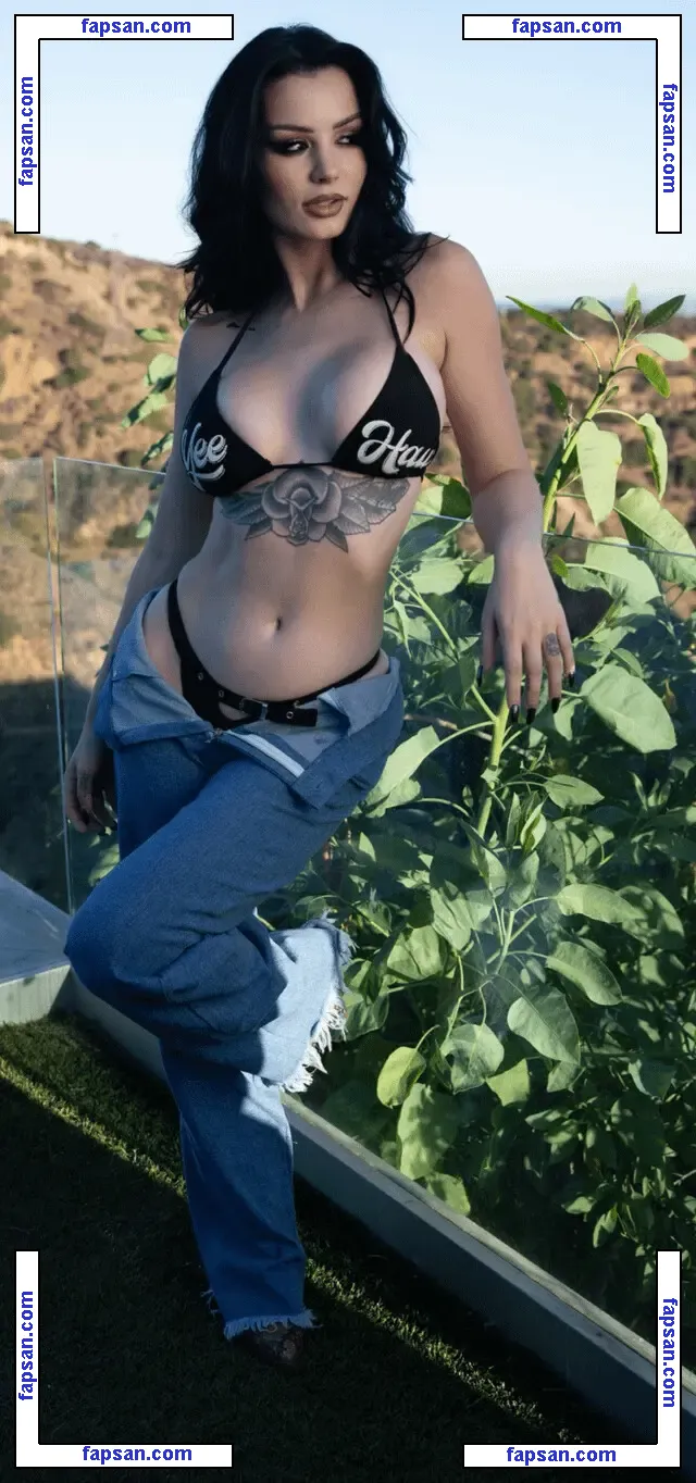 Saraya Bevis nude photo #0206 from OnlyFans