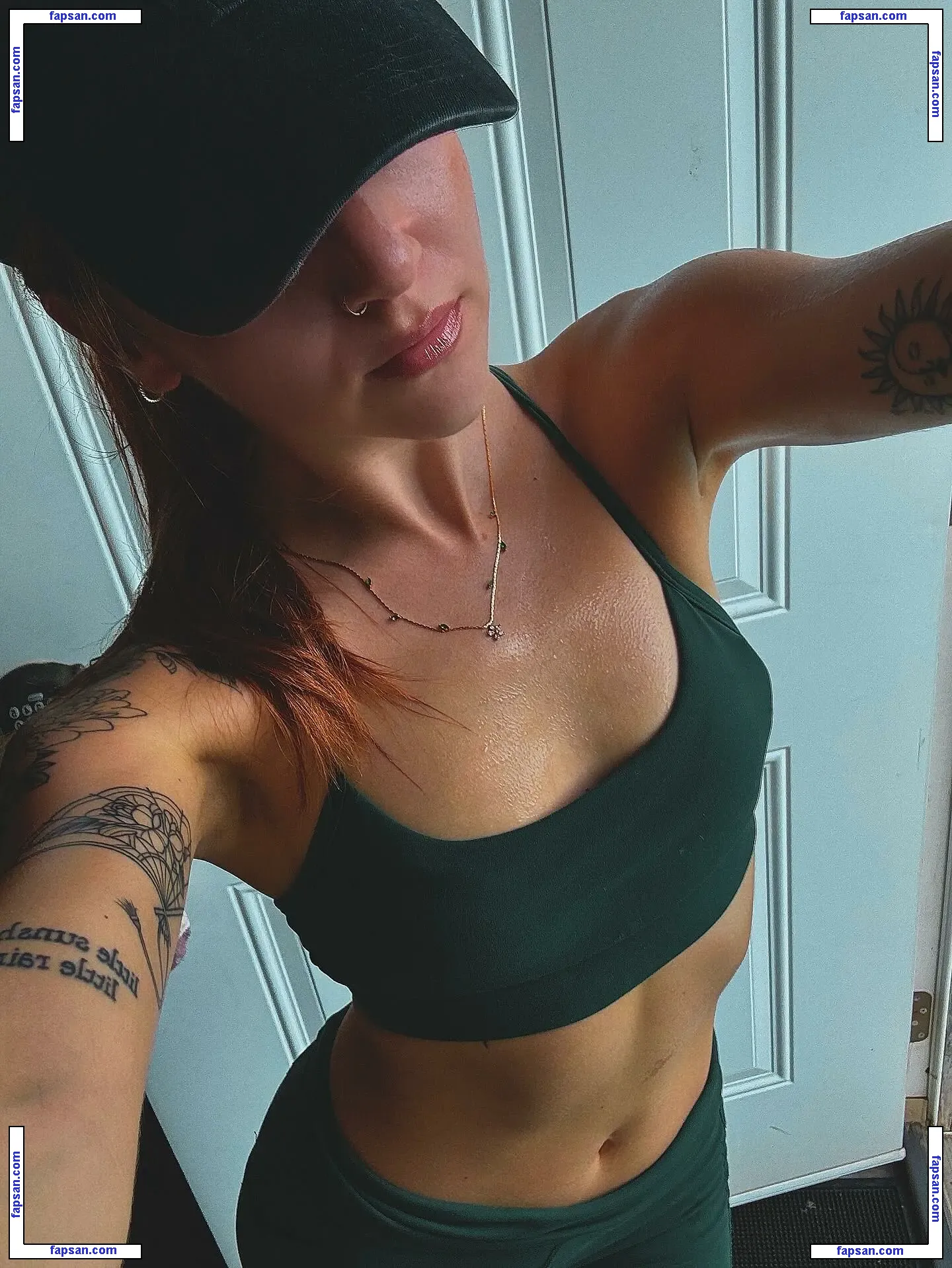 SarraCicero голая фото #0001 с Онлифанс