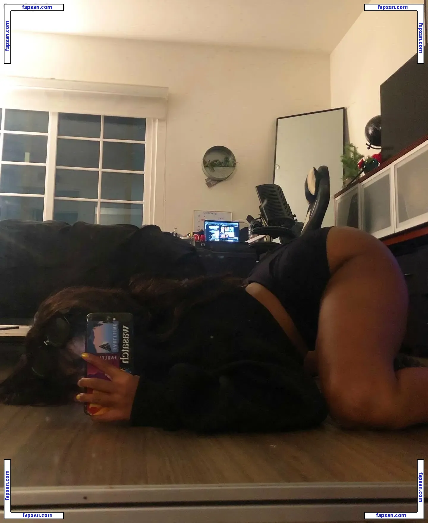 saturnswrld голая фото #0004 с Онлифанс