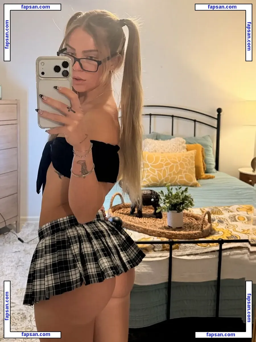 Savanah Nickole nude photo #0010 from OnlyFans