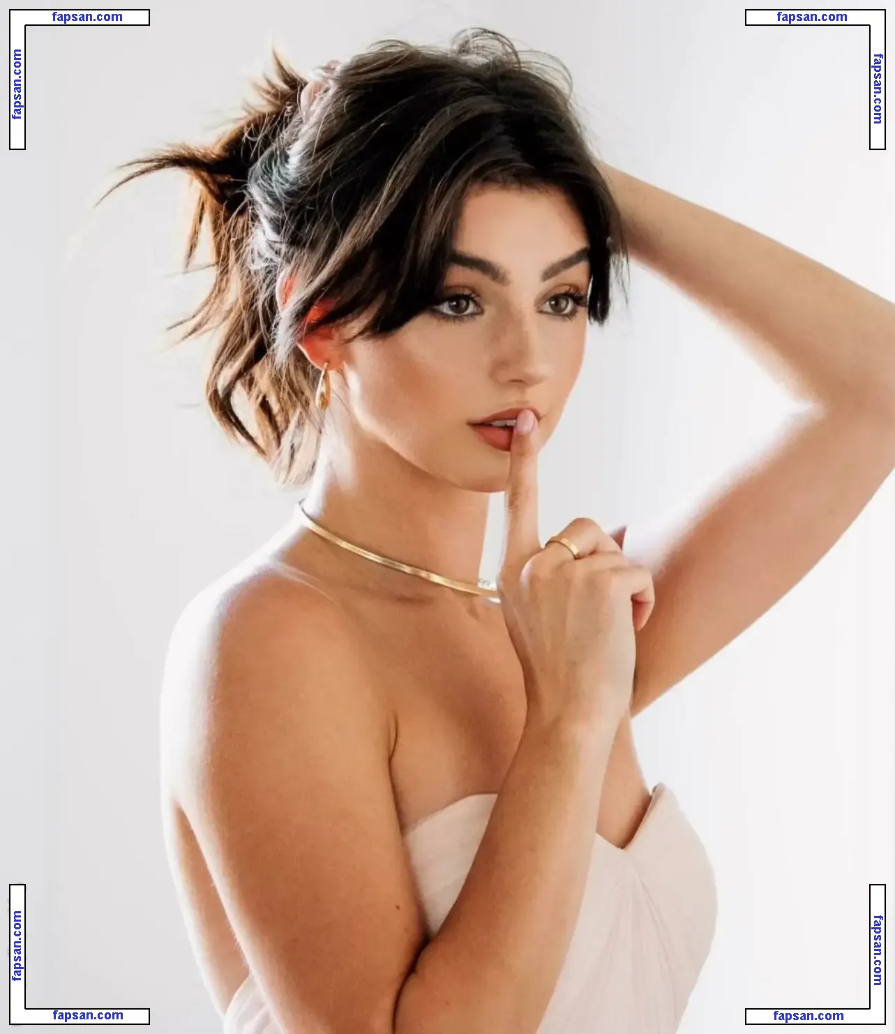 Savanna Demers nude photo #0004 from OnlyFans