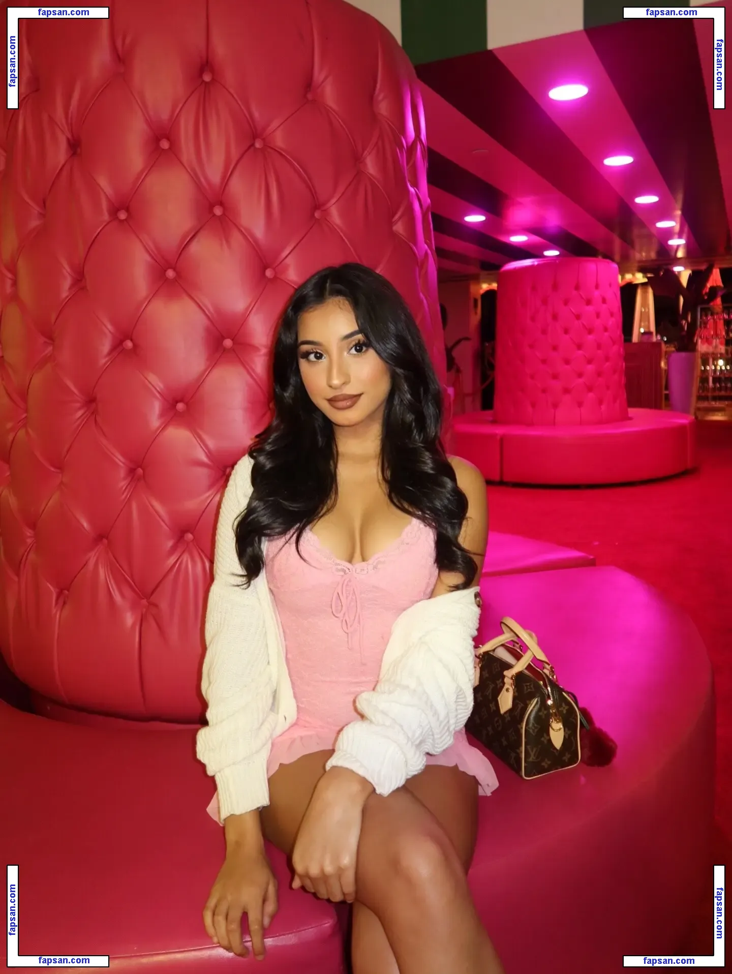 Savannahnoodlez nude photo #0020 from OnlyFans