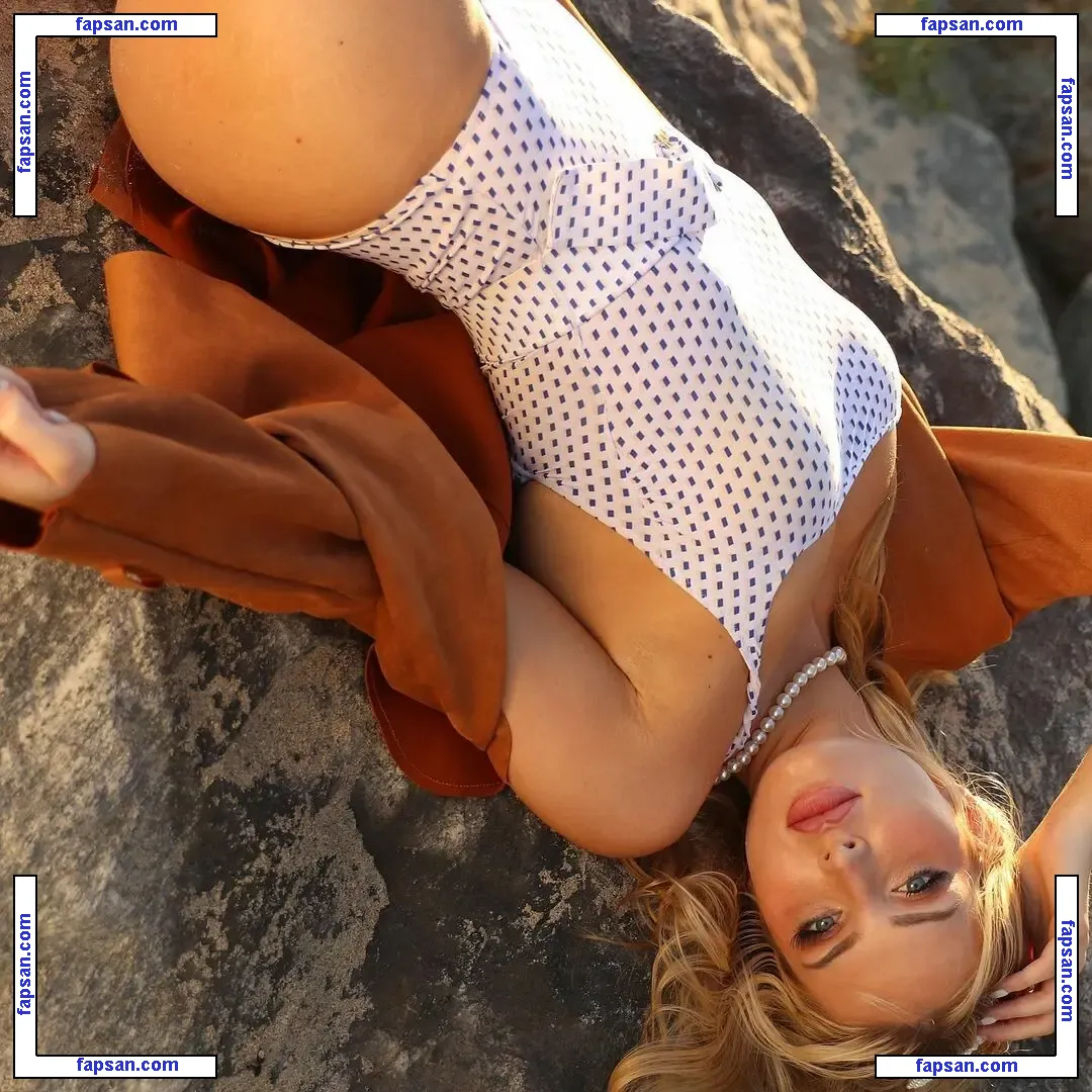 Saxon Sharbino nude photo #0032 from OnlyFans
