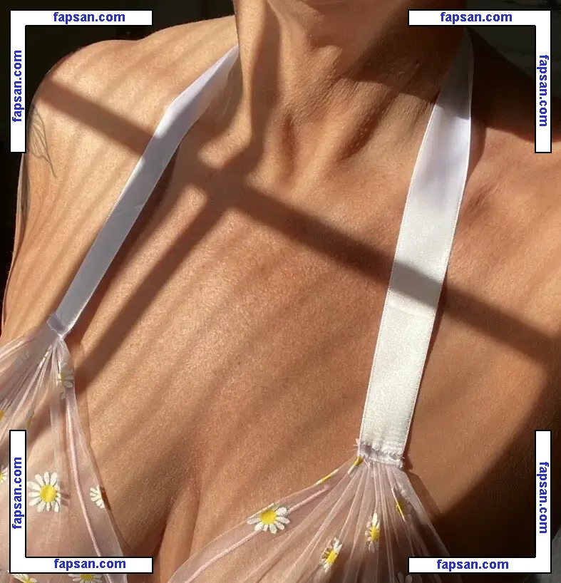 Scorpio_Karen18 nude photo #0003 from OnlyFans