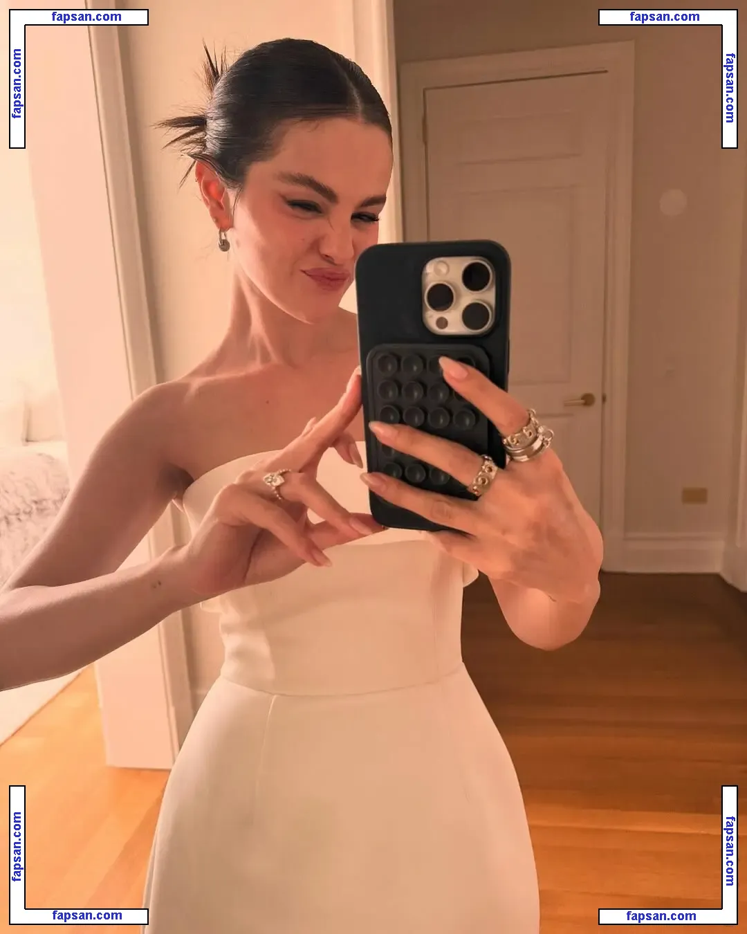 Selena Gomez nude photo #0261 from OnlyFans
