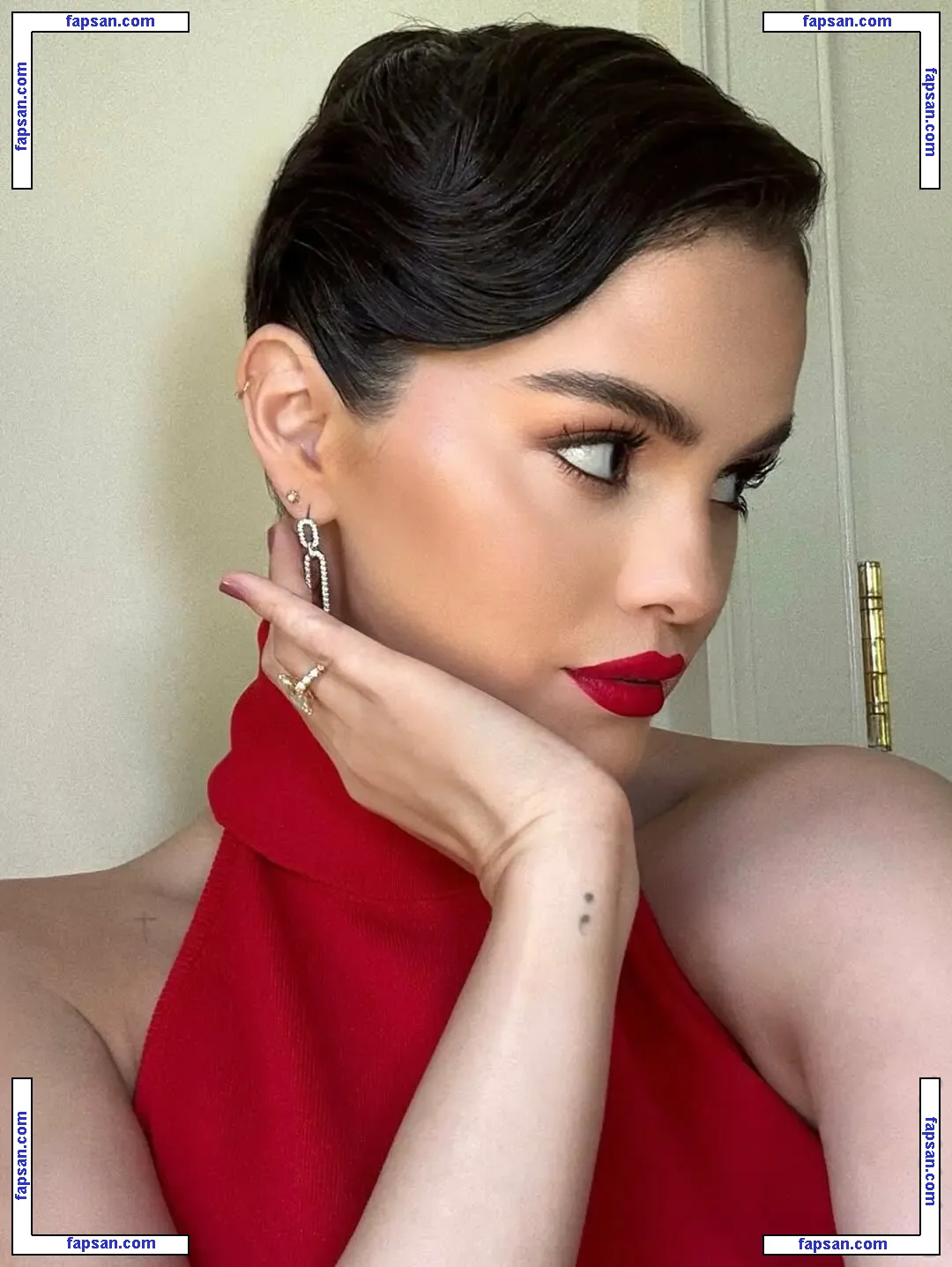 Selena Gomez nude photo #0284 from OnlyFans