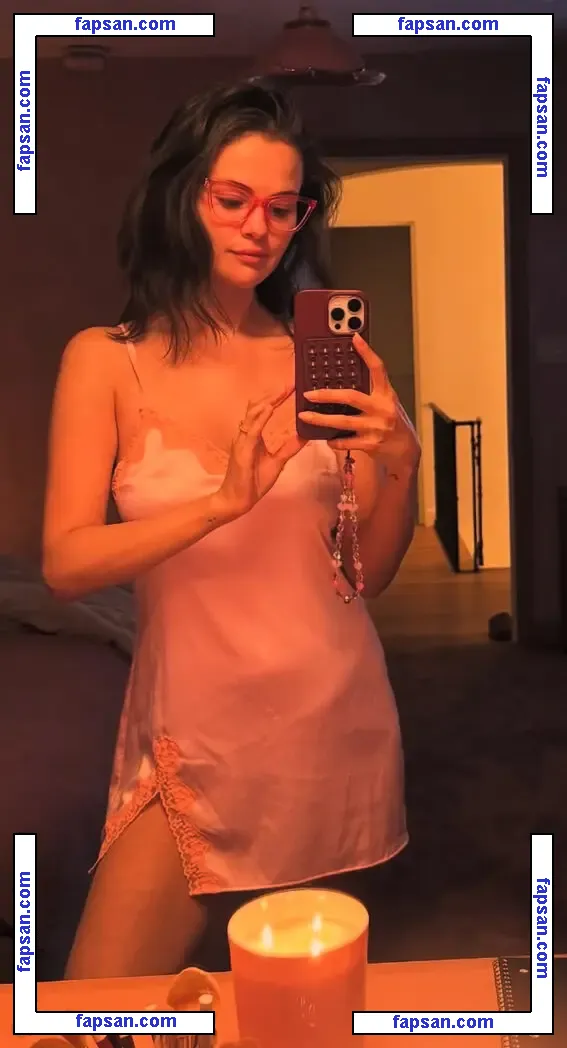 Selena Gomez nude photo #0289 from OnlyFans