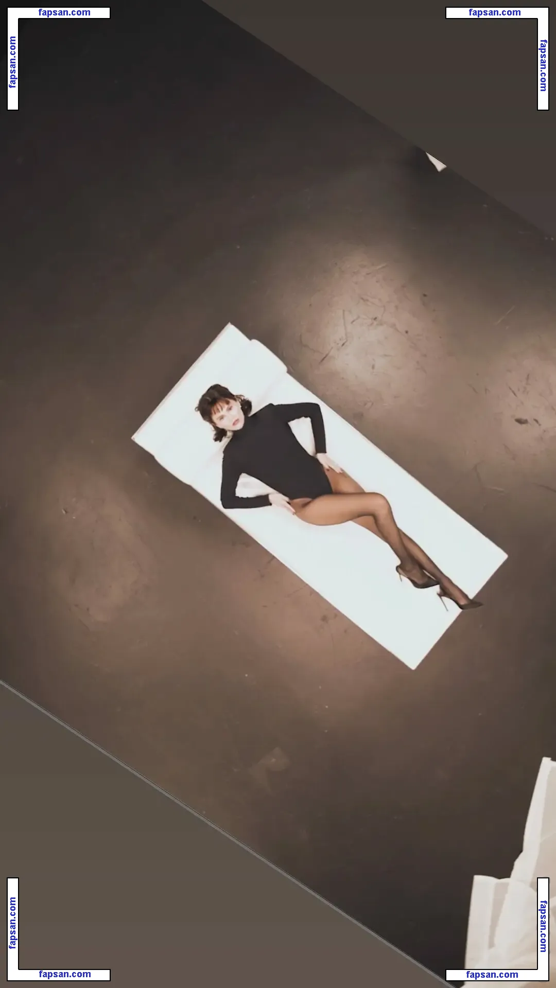 Selena Gomez nude photo #0321 from OnlyFans