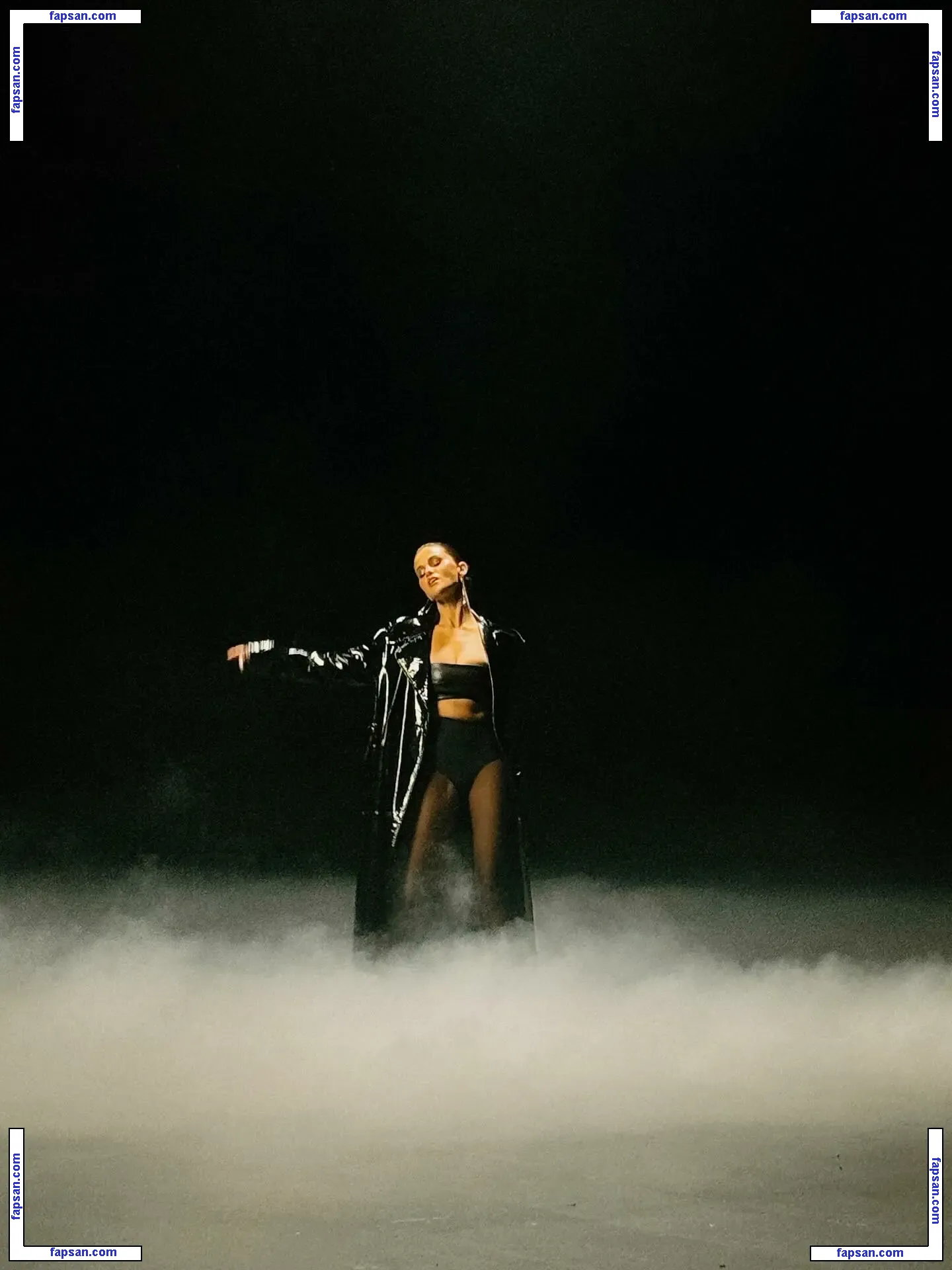 Selena Gomez nude photo #0324 from OnlyFans